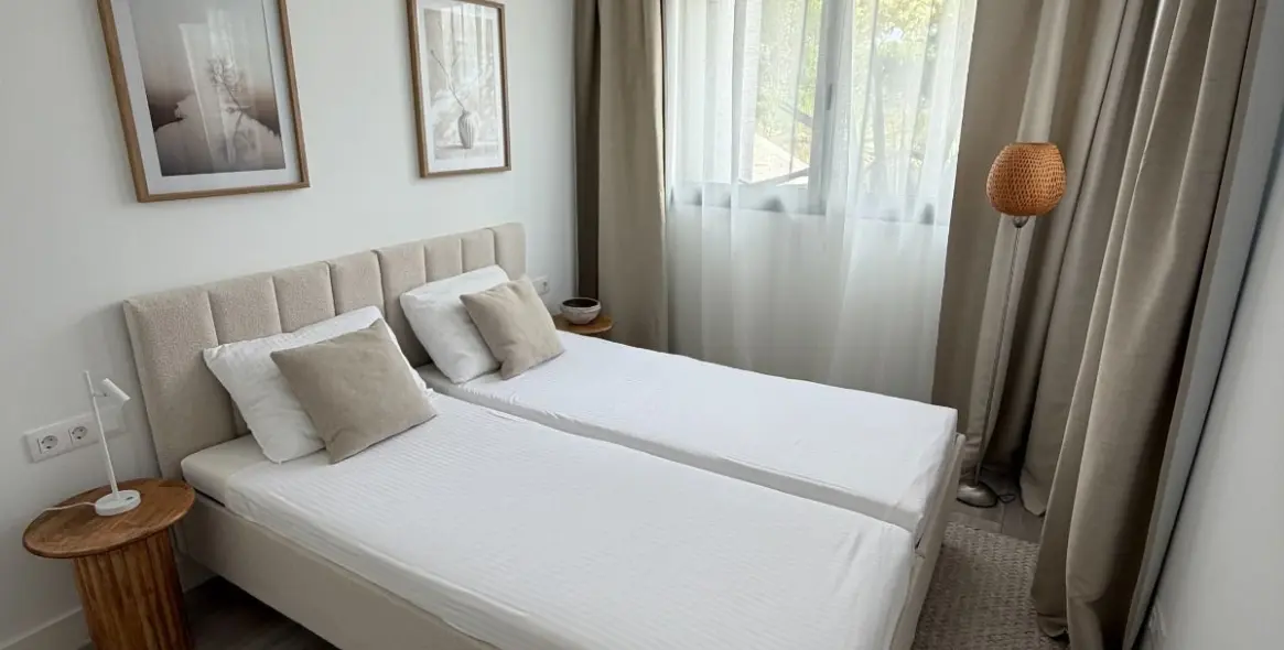 Sale of ground floor apartment in Casares 12