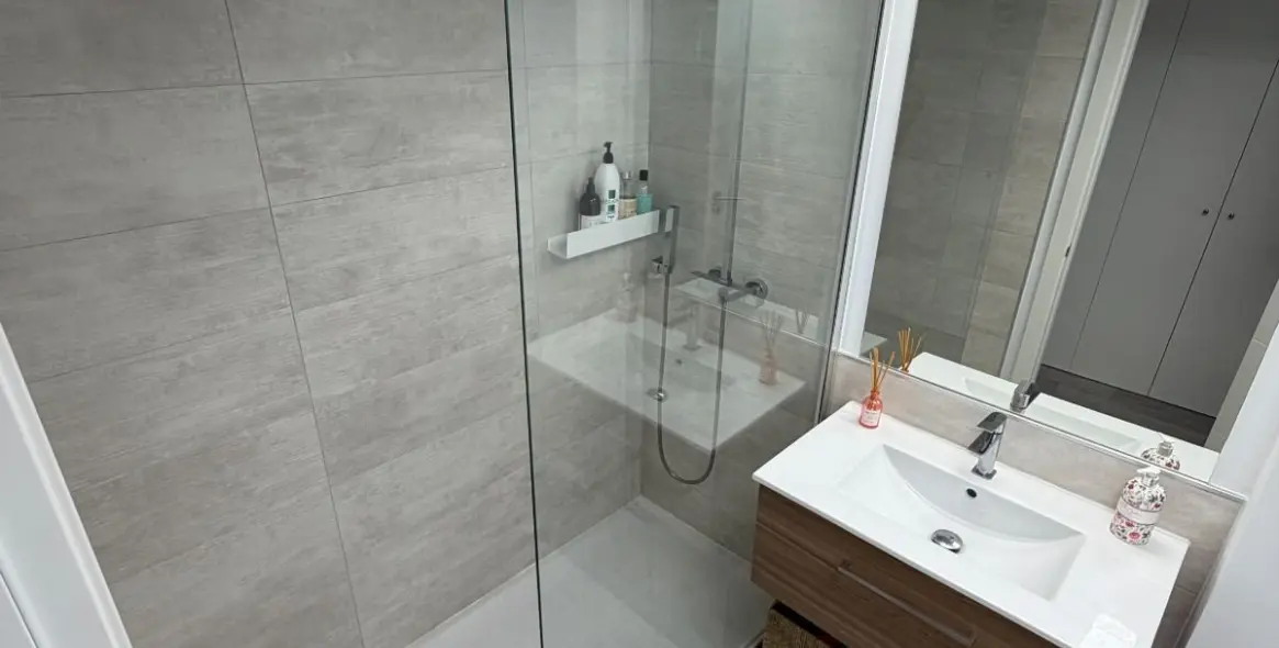 Sale of ground floor apartment in Casares 15