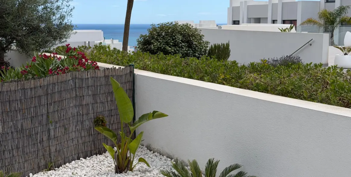Sale of ground floor apartment in Casares 19