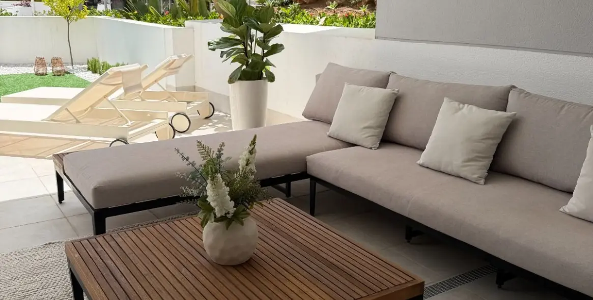 Sale of ground floor apartment in Casares 20