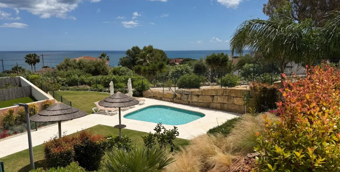 Sale of ground floor apartment in Casares 31