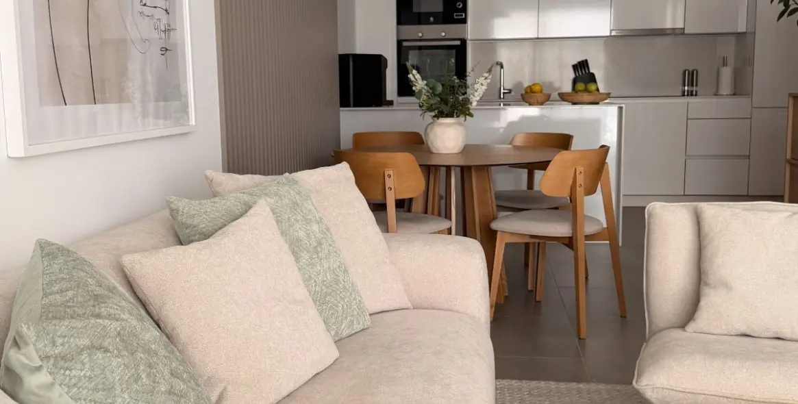 Sale of ground floor apartment in Casares 36