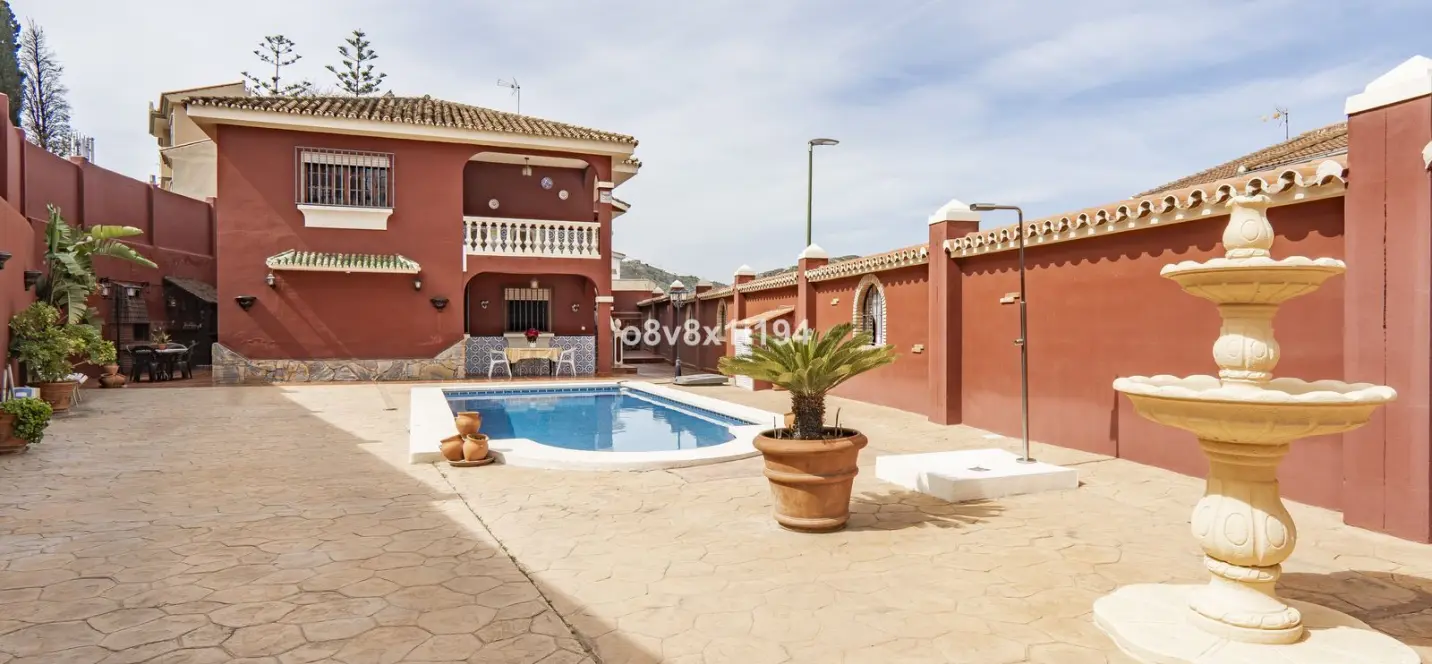Sale of detached villa in Ciudad Jardín 0