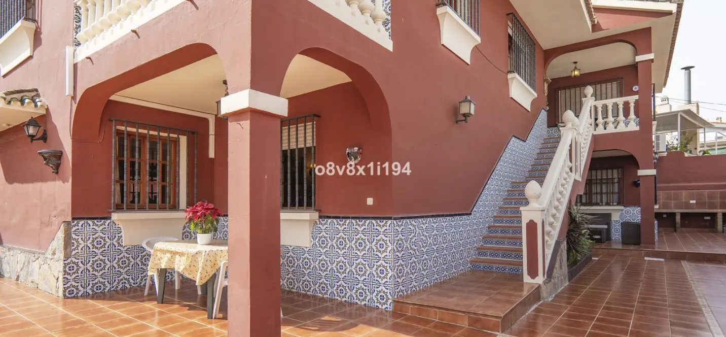 Sale of detached villa in Ciudad Jardín 1