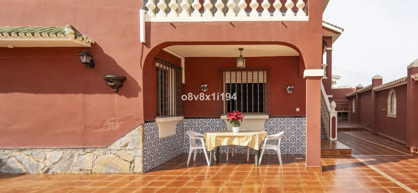 Sale of detached villa in Ciudad Jardín 2