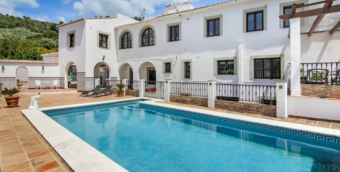 Sale of finca - cortijo in Canillas de Albaida 1