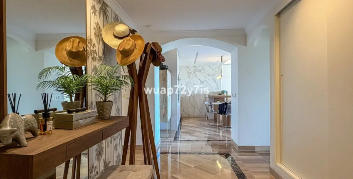 Sale of penthouse in Elviria 2
