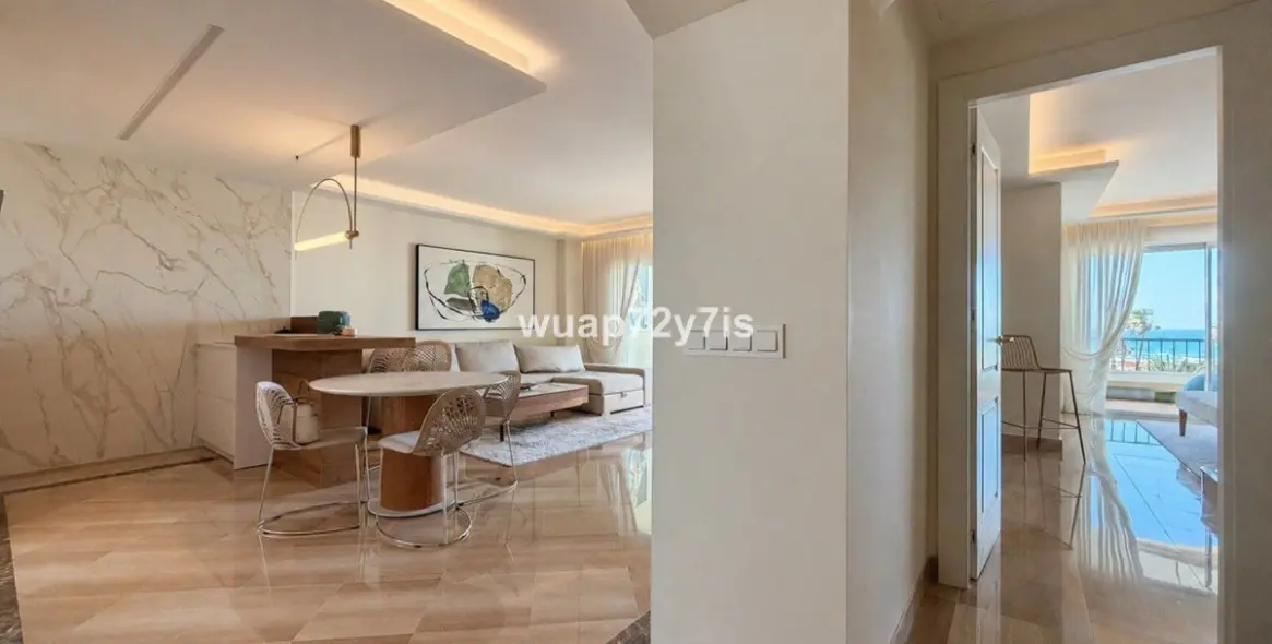Sale of penthouse in Elviria 4