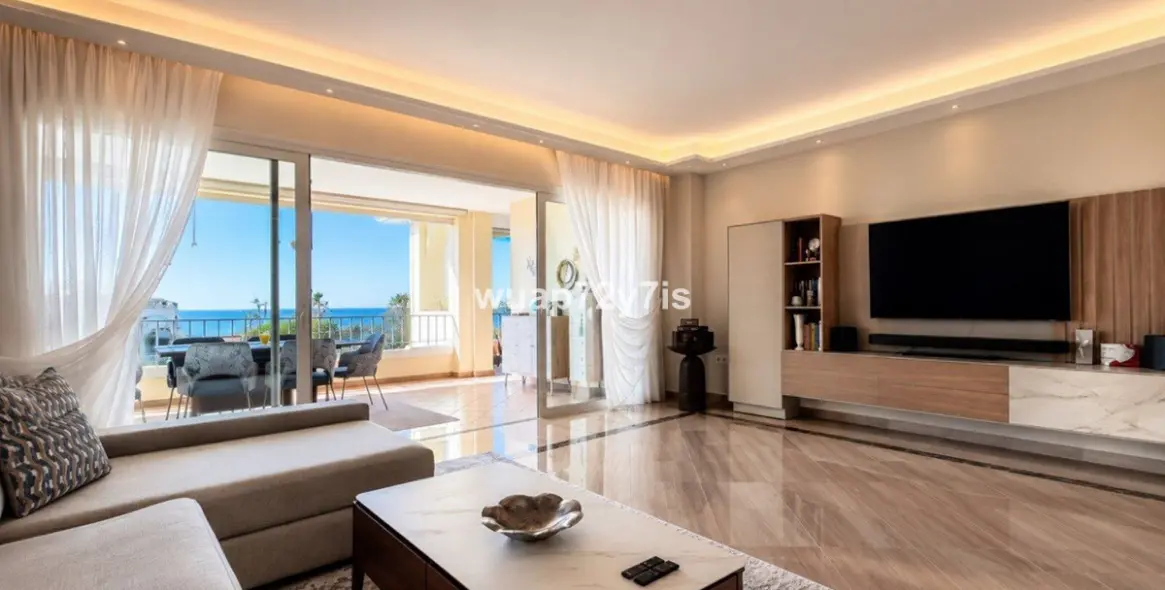 Sale of penthouse in Elviria 9