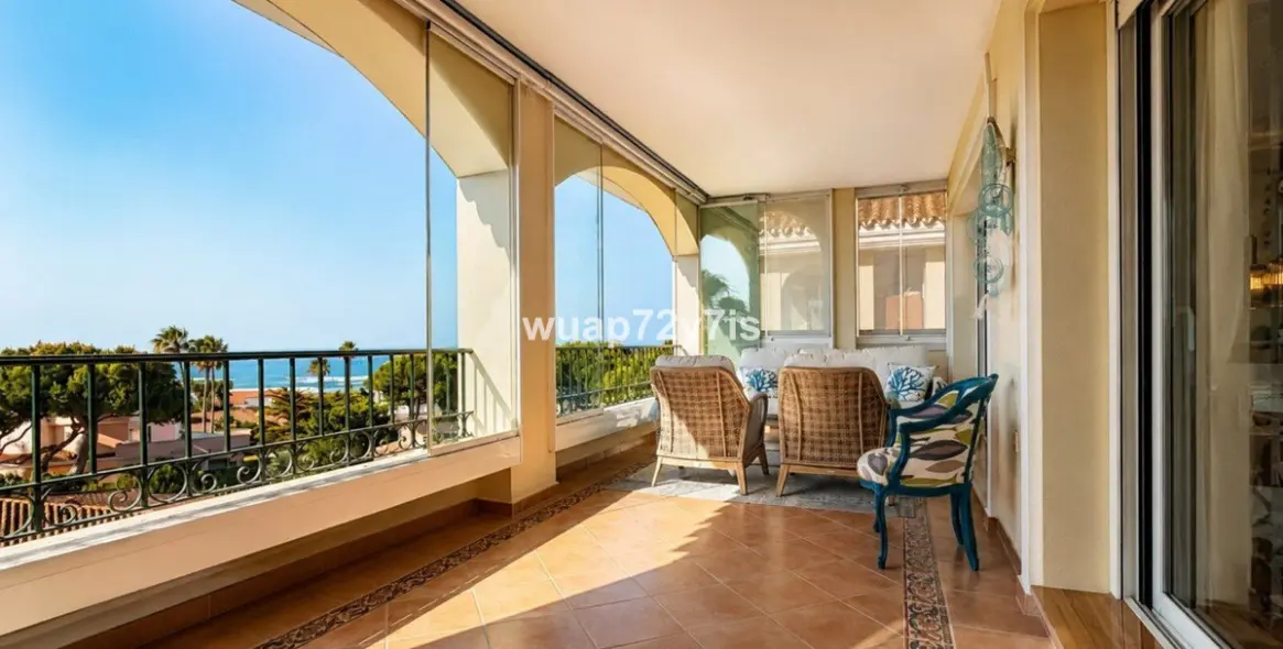 Sale of penthouse in Elviria 13