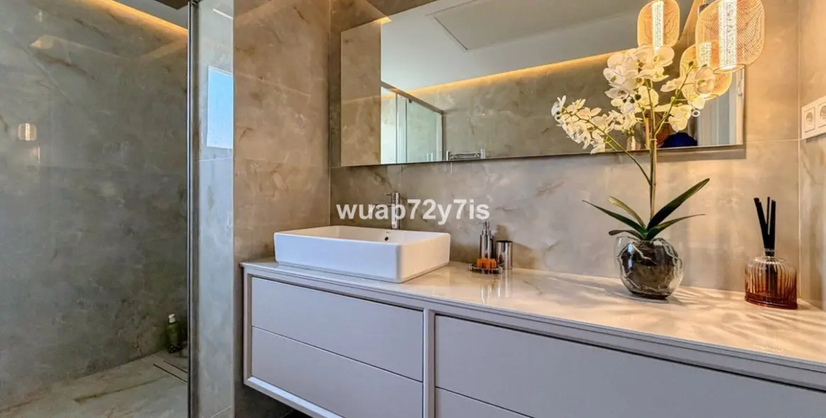 Sale of penthouse in Elviria 18