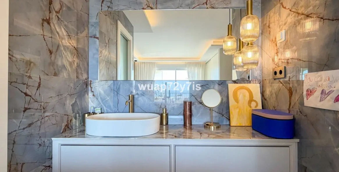 Sale of penthouse in Elviria 19