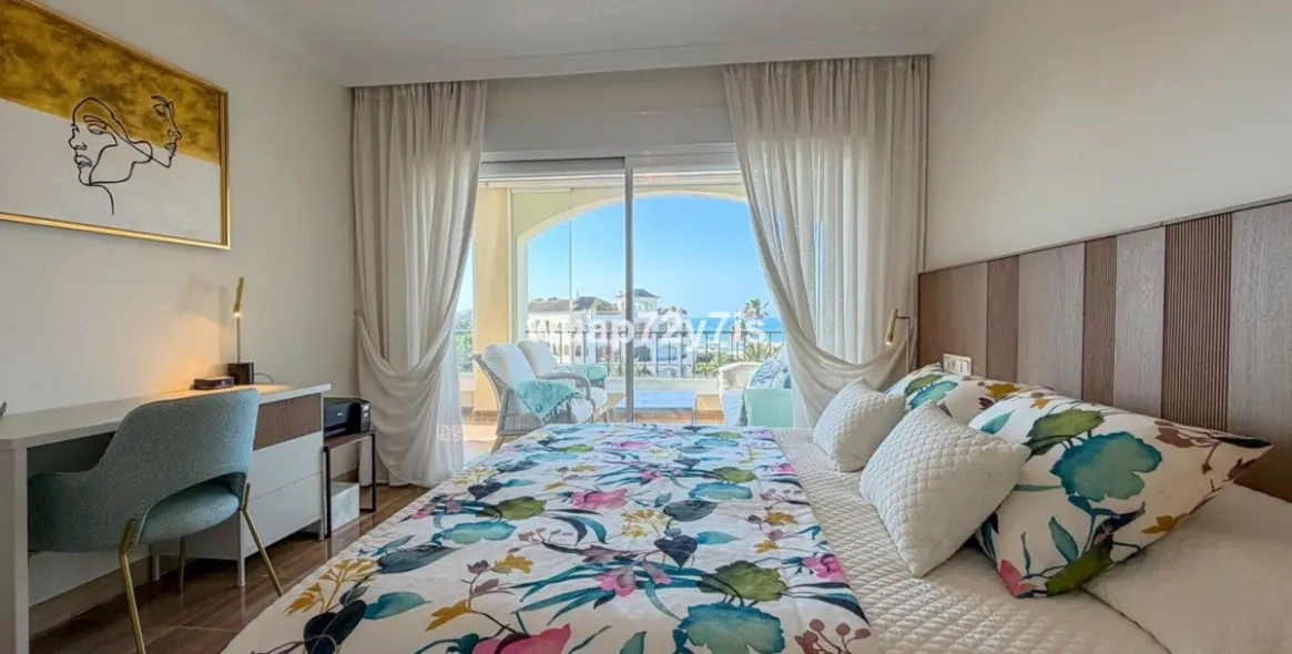 Sale of penthouse in Elviria 21