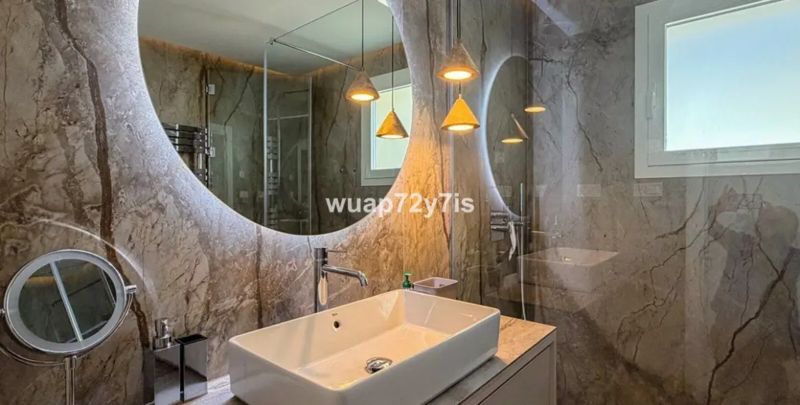 Sale of penthouse in Elviria 23