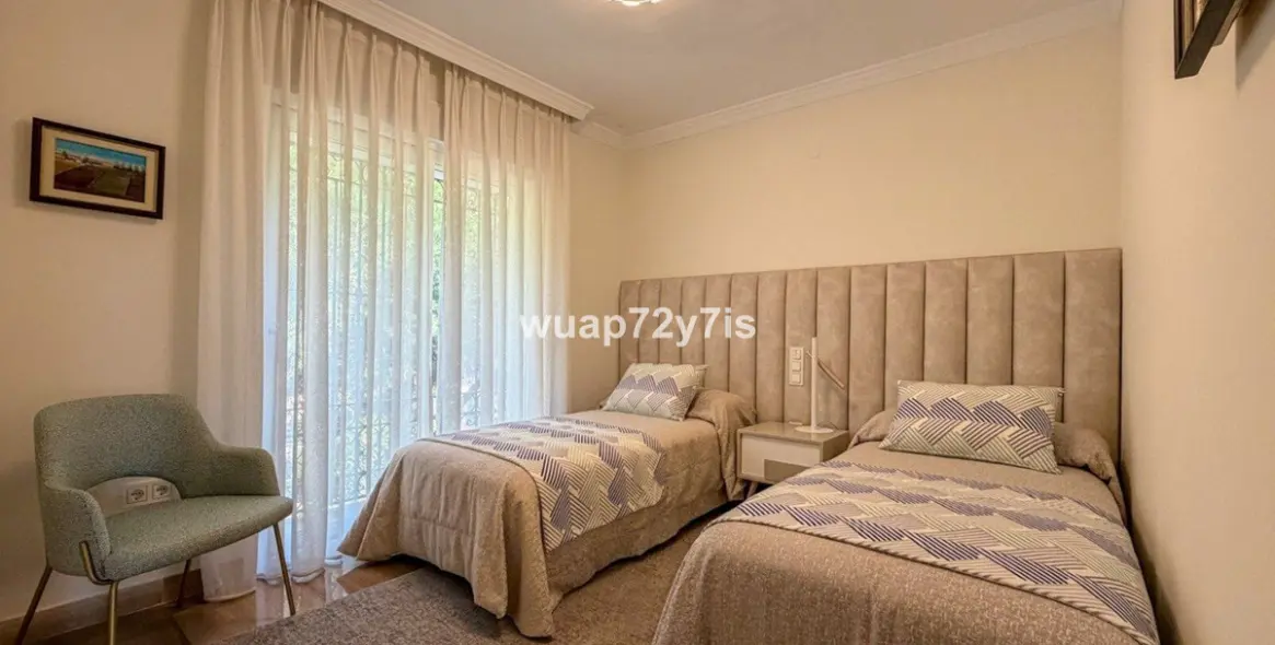 Sale of penthouse in Elviria 25