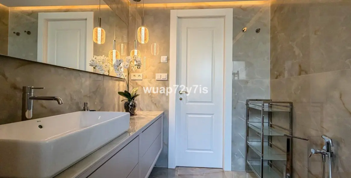 Sale of penthouse in Elviria 27