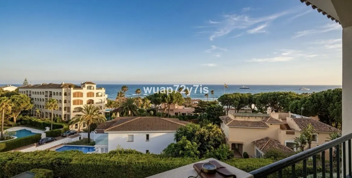 Sale of penthouse in Elviria 30