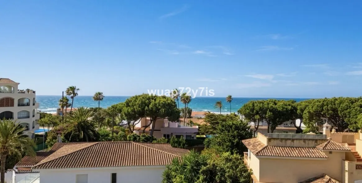 Sale of penthouse in Elviria 33