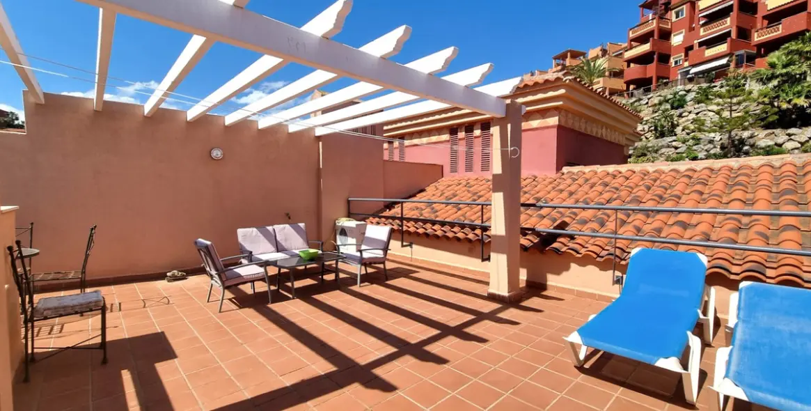 Sale of penthouse in Reserva de Marbella 17