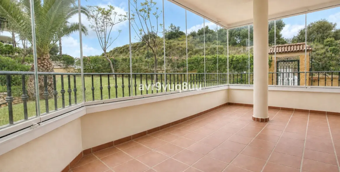 Продажа апартаментов на первом этаже в Mijas Golf 18