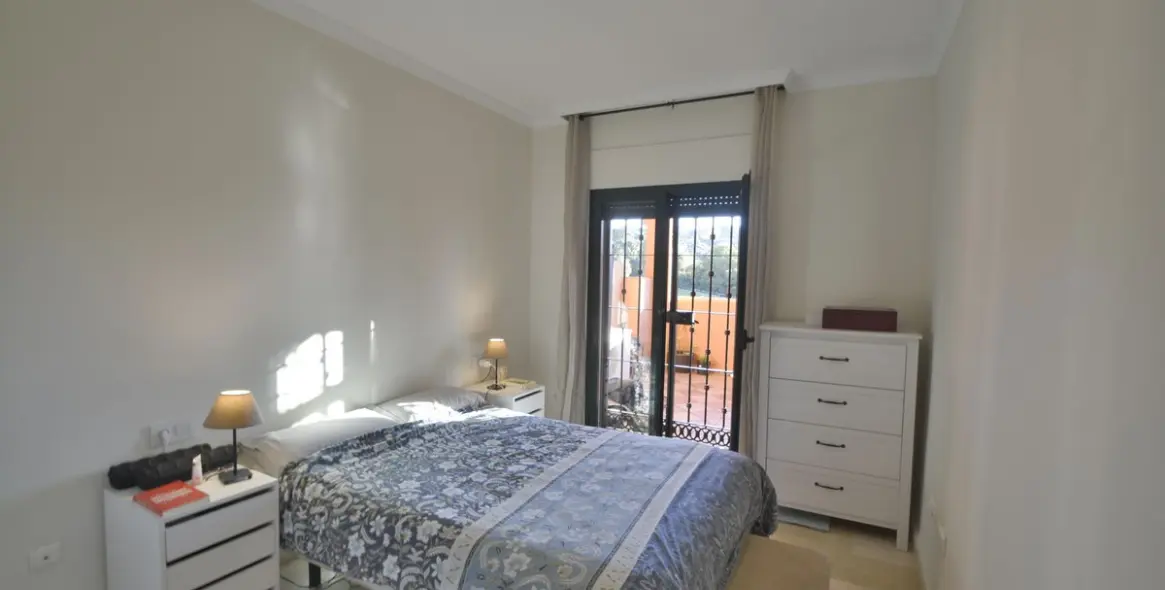 Продажа апартаментов на первом этаже в Hacienda Elviria 10