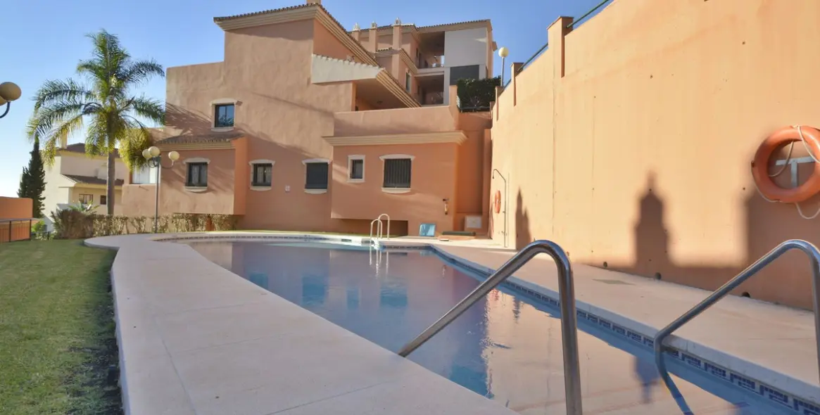 Продажа апартаментов на первом этаже в Hacienda Elviria 25