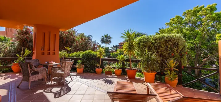 Venta de apartamento en planta baja en Estepona 0
