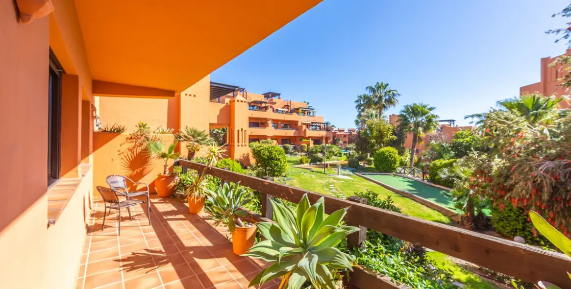 Venta de apartamento en planta baja en Estepona 3
