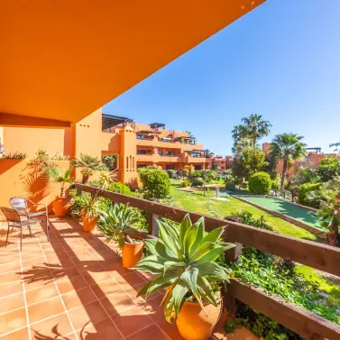 Venta de apartamento en planta baja en Estepona