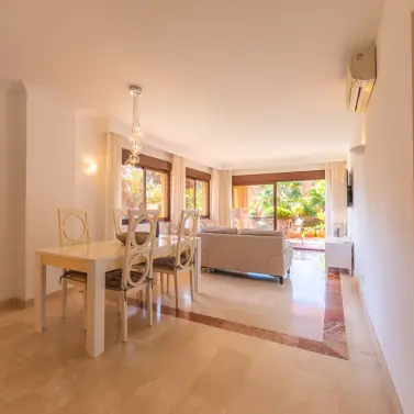 Venta de apartamento en planta baja en Estepona