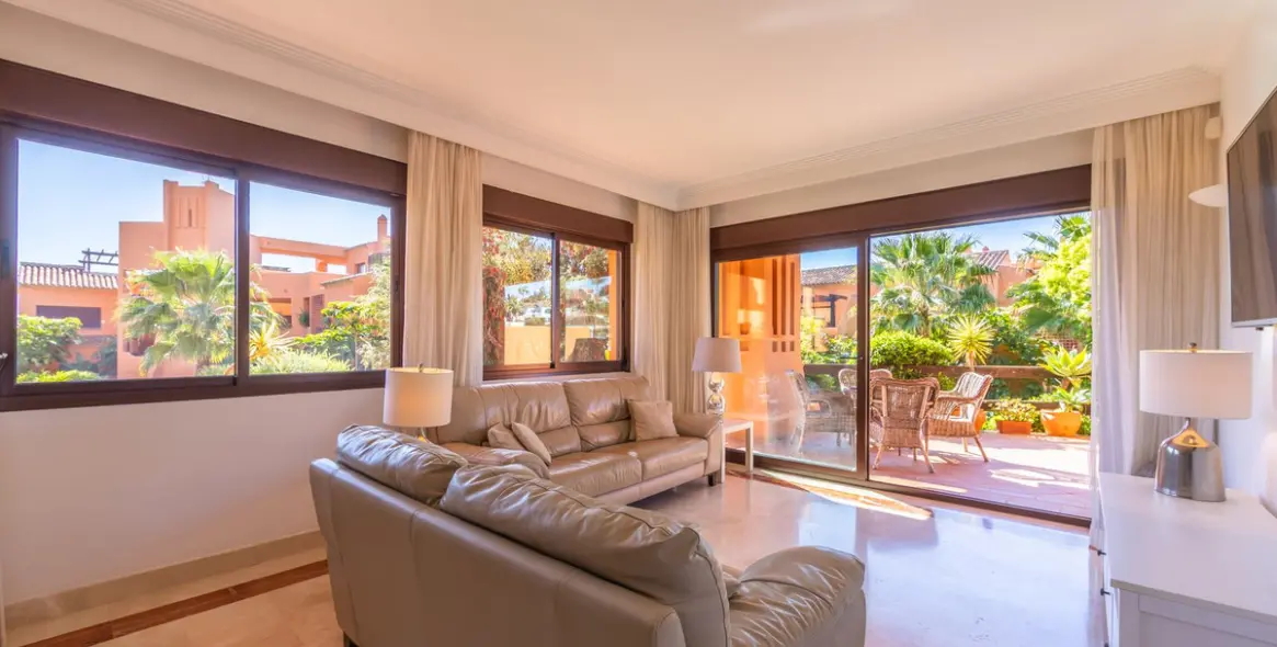 Venta de apartamento en planta baja en Estepona 5