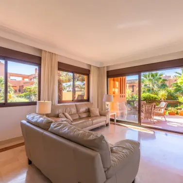 Venta de apartamento en planta baja en Estepona