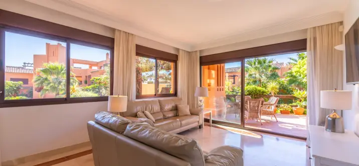 Venta de apartamento en planta baja en Estepona 4