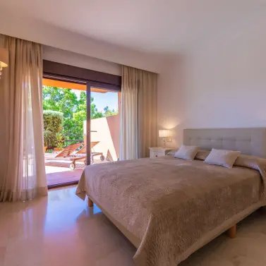 Venta de apartamento en planta baja en Estepona