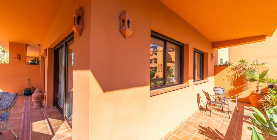 Venta de apartamento en planta baja en Estepona 10
