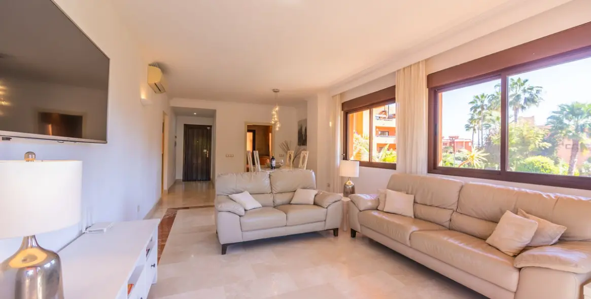 Venta de apartamento en planta baja en Estepona 15