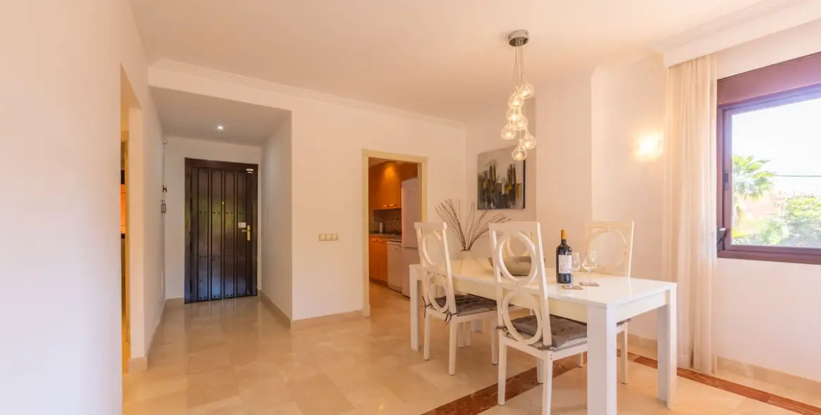 Venta de apartamento en planta baja en Estepona 16