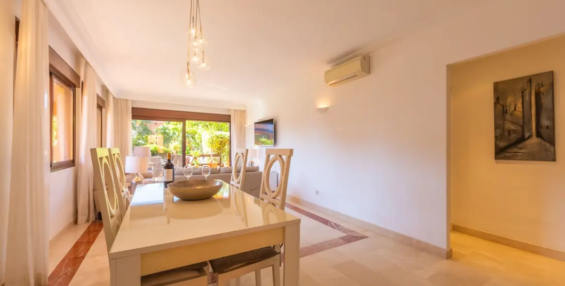 Venta de apartamento en planta baja en Estepona 17