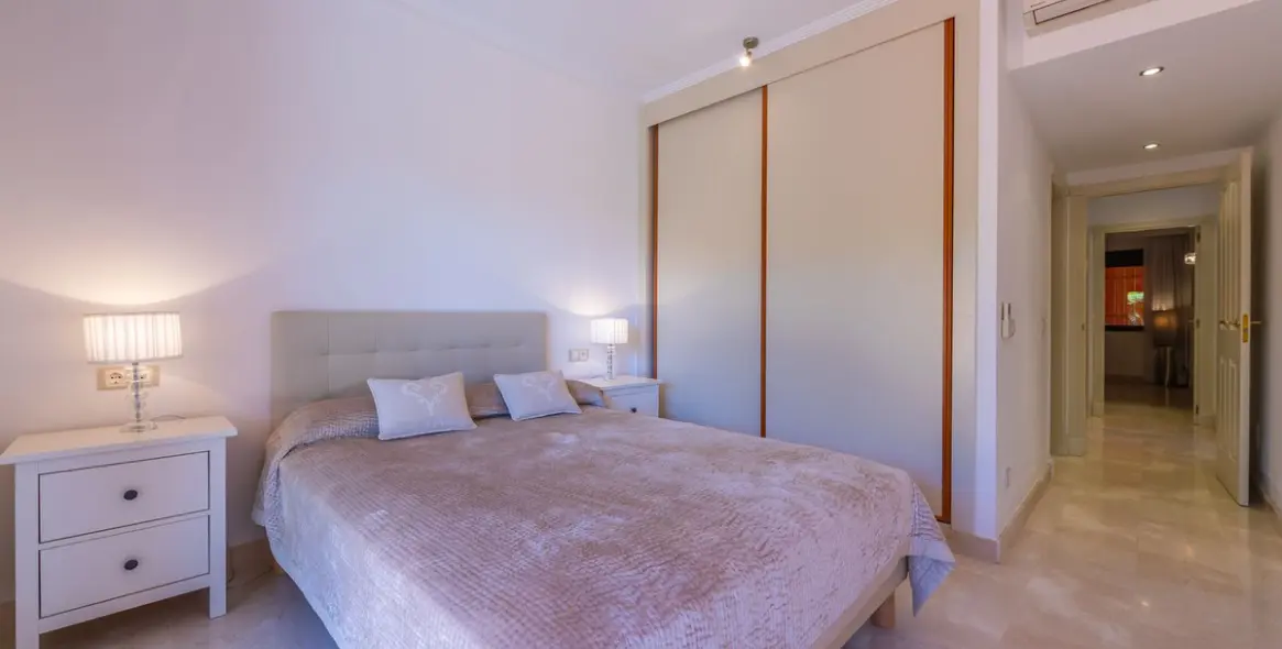 Venta de apartamento en planta baja en Estepona 26