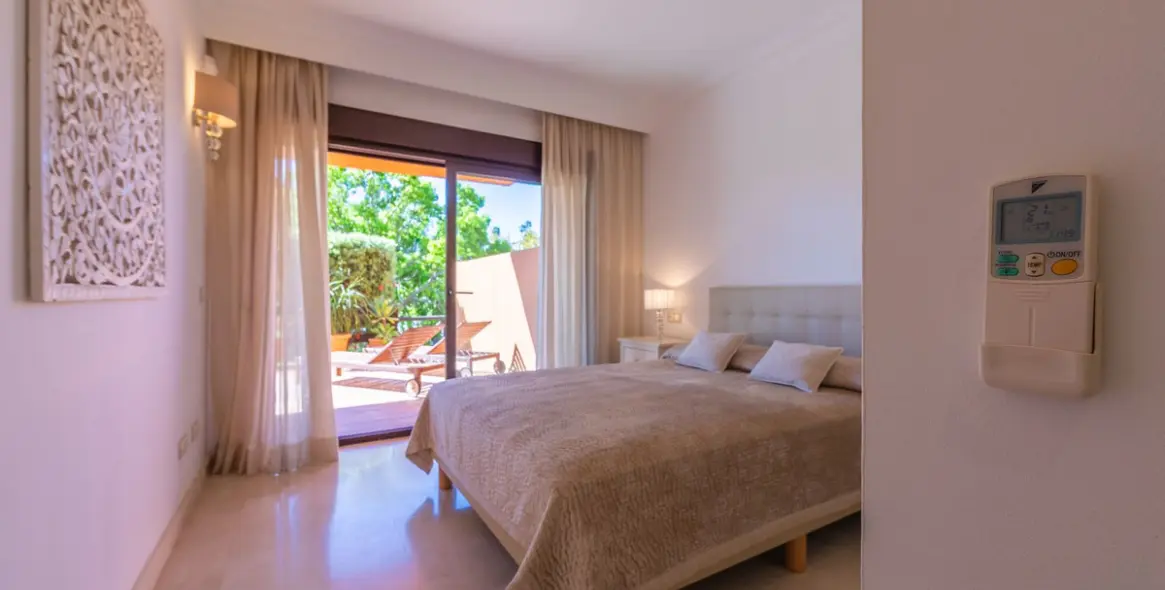 Venta de apartamento en planta baja en Estepona 28