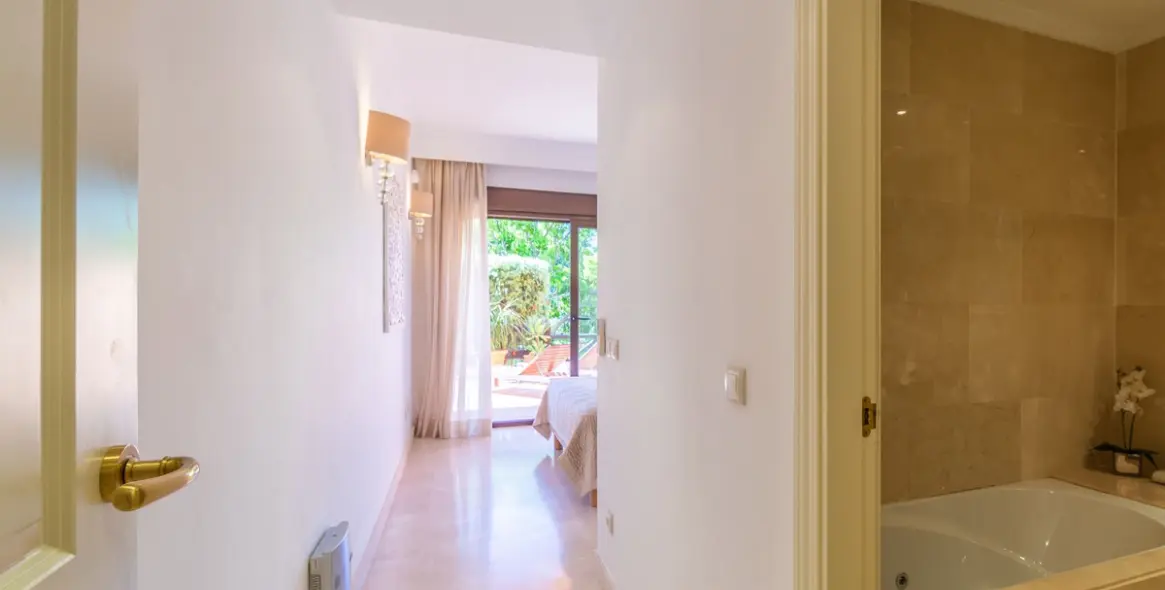 Venta de apartamento en planta baja en Estepona 29