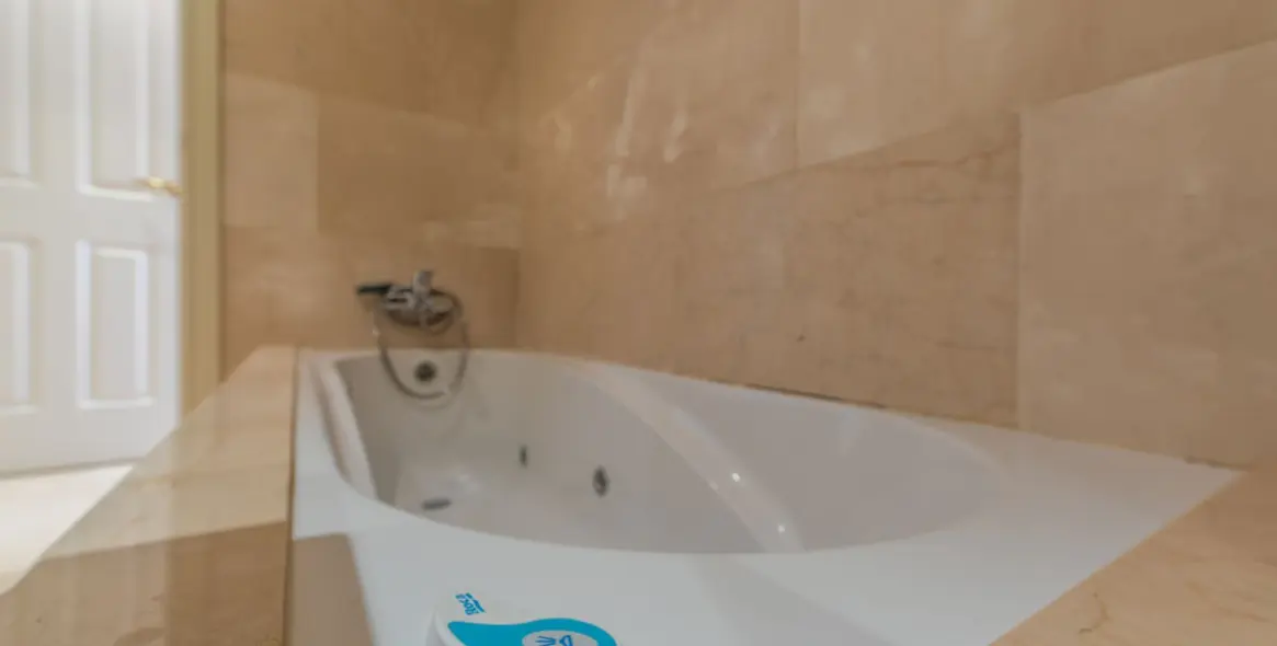 Venta de apartamento en planta baja en Estepona 32