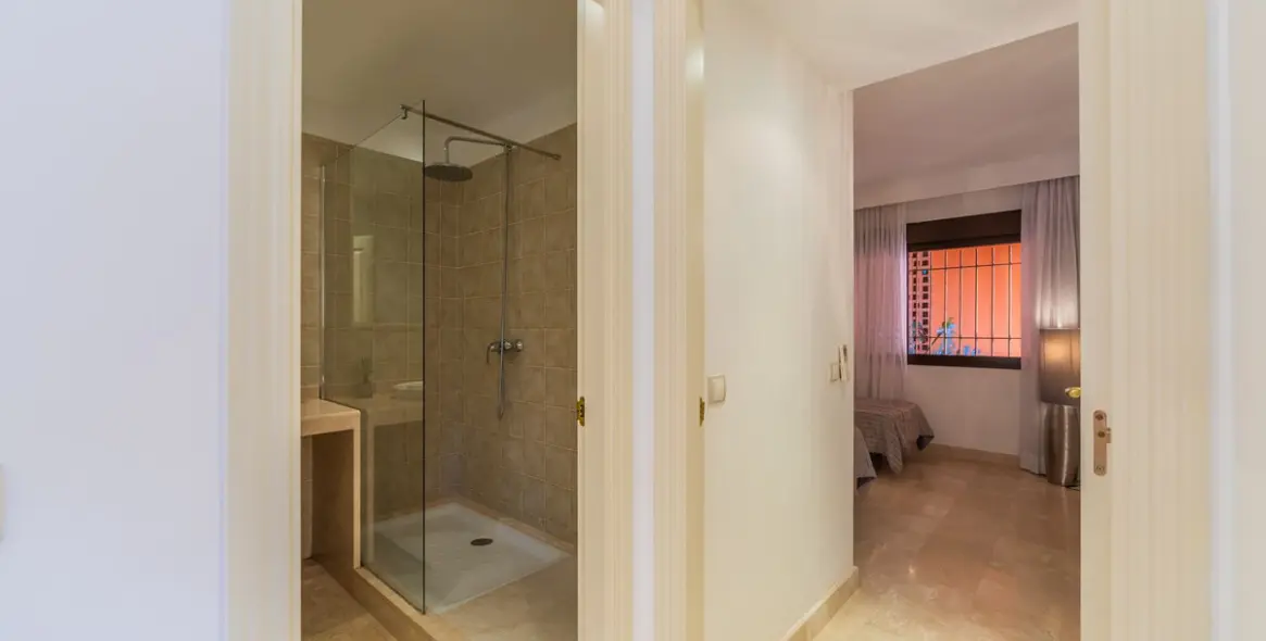 Venta de apartamento en planta baja en Estepona 33