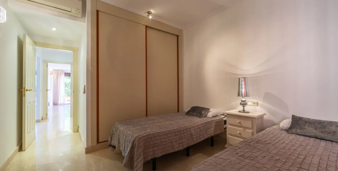 Venta de apartamento en planta baja en Estepona 38