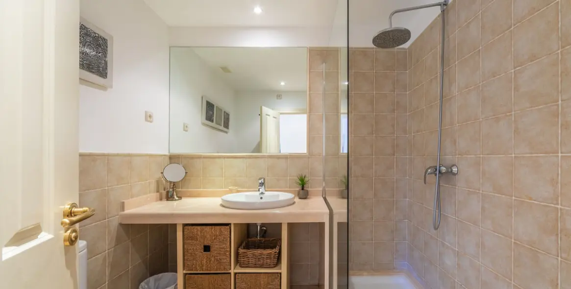 Venta de apartamento en planta baja en Estepona 40