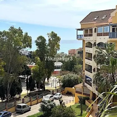 Sale of middle floor apartment in Arroyo de la Miel