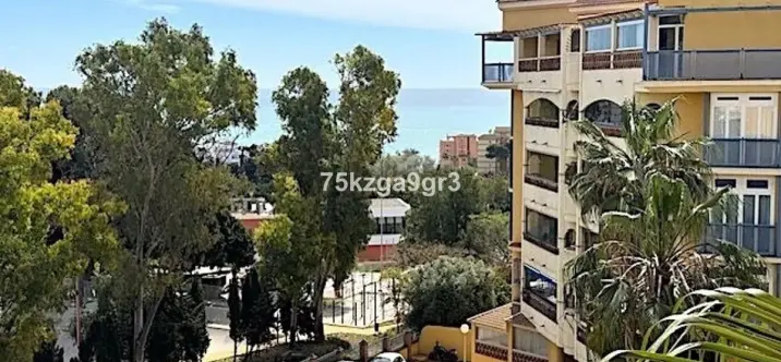 Sale of middle floor apartment in Arroyo de la Miel 0