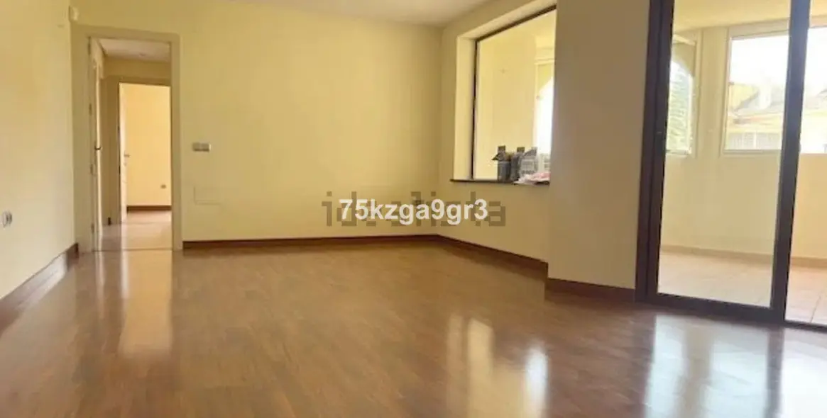 Sale of middle floor apartment in Arroyo de la Miel 2