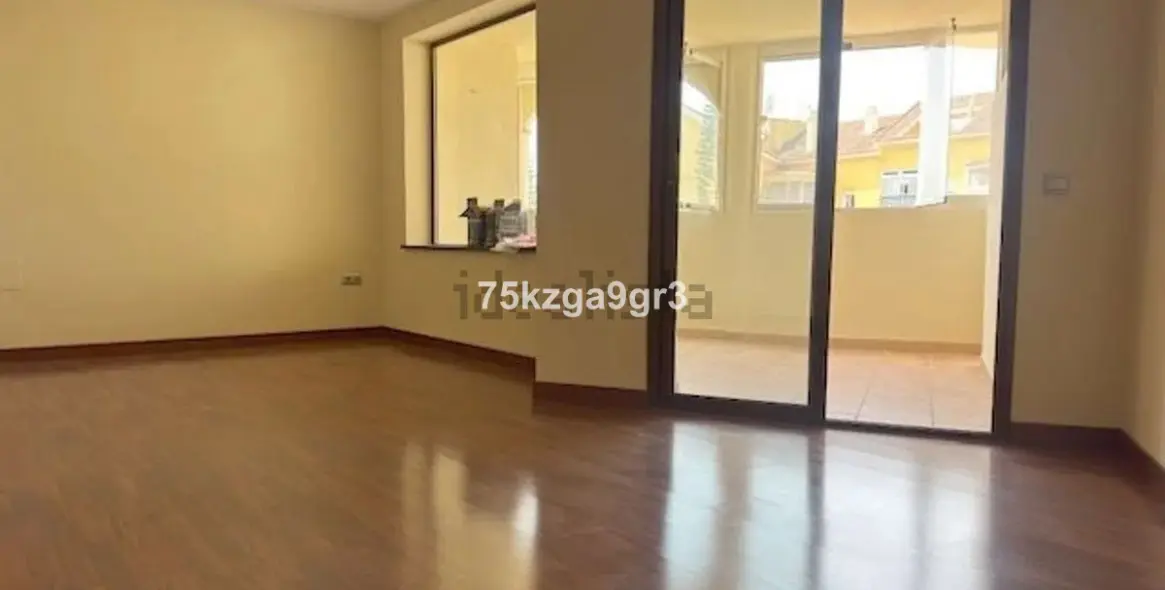 Sale of middle floor apartment in Arroyo de la Miel 3