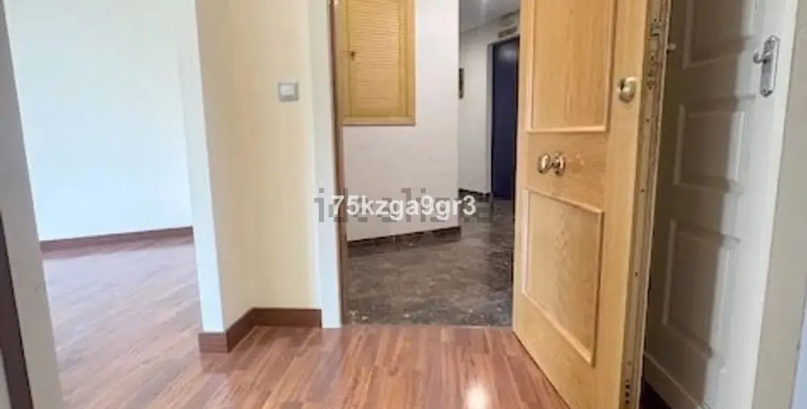 Sale of middle floor apartment in Arroyo de la Miel 4